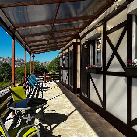 Вілла Glamping Lovcen Njegusi Екстер'єр фото