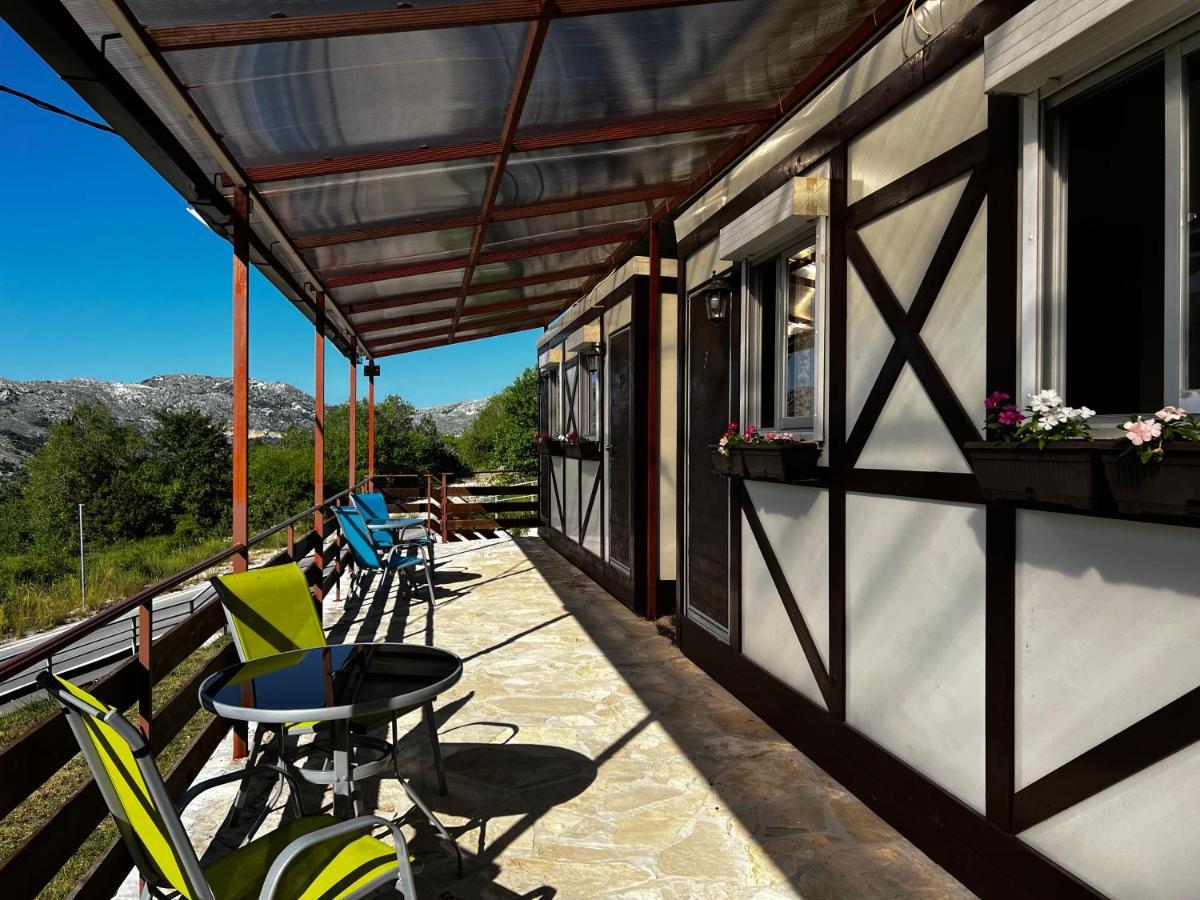 Вілла Glamping Lovcen Njegusi Екстер'єр фото